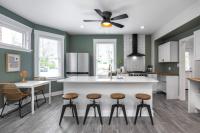 Deluxe 4-Bedroom w Huge Deck 3-Min to Downtown - B&B Cincinnati