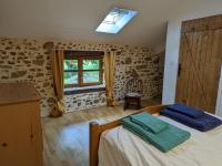 Spacieuse maison à Massignac avec jardin privatif - FR-1-653-213 - Chambres d'hôtes Massignac