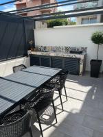 Apartment MOLO with a terrace, garden and a heated pool - B&B Traù