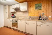 Three-Bedroom Apartment with Shower