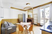 B&B Paris - Pick A Flat's Apartments in Champs Elysées - Rue du Colisée - Bed and Breakfast Paris