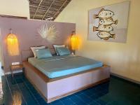 Habitación con cama extragrande y balcón