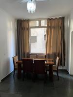 Apartamento na praia com estacionamento Pé na areia Guarujá - Bed and Breakfast Guarujá