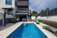 Villa Azzuro with jacuzzi and pool - B&B
