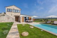 Villa Royal with heated pool - B&B