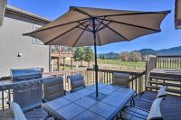 Family-Friendly Home with Hot Tub 1 Mi to Dtwn - Ferienwohnung