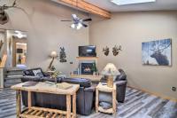 Family-Friendly Home w/ Hot Tub: 1 Mi to Dtwn - Chambres d'hôtes Estes Park