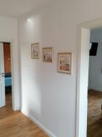 AufmLohr - Appartement mit 3 Schlafzimmern-für 5 Personen- 4 Einzelbetten- 1 Ausziehcouch- in Leverkusen Hitdorf - Private Parkplätze vorhanden- - Chambres d'hôtes Leverkusen