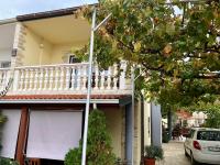 Apartments Pine & Oak with shared seasonal hot tub - Chambres d’hôtes Privlaka