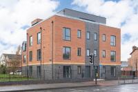 Elliot Oliver - Stunning Three Bedroom Penthouse With Large Terrace & Parking - B&B Gloucester
