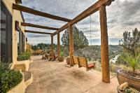 Adobe Home - River and Mtn Views with Hot Tub! - Chambres d’hôtes Redmond