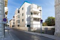 Bačvice - 2 BR , terrace,3 air conditioners, parking,elevator 3 minutes to the beach - B&B Split