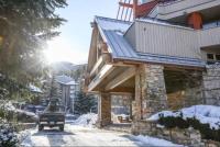 Ski In/Out 2 Bedroom CONDO w/ pool, jacuzzi, parking - B&B