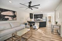 2 Mi to MSU Chic Cottage Retreat with Yard! - B&B
