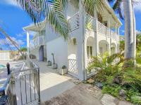 Princess Anouk Beachfront Orient Bay Deluxe 3 BDR - B&B Orient Bay
