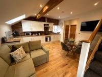 Apt D in Old Grade 2 Converted Farmhouse - B&B
