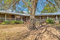 Lodge on Lake Siesta Spacious La Grange Retreat! - B&B Winchester