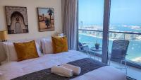 Exquisite, luxe 1BD Apartment, Unparalleled Sea Views, Prime Dubai Marina Location & Full Kitchen by "La Buena Vida Holiday Homes - Ferienwohnung Dubai