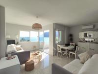 Quiet Beachfront Apartment - Ferienwohnung