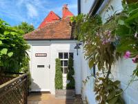 Hambrook Guest Suites and Private ESPA Spa - B&B