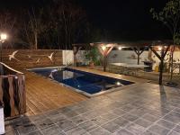 La Kaz Paille en Queue, Magnifique Villa F5 récemment rénovée avec piscine et Jacuzzi sur La Possession - Chambres d’hôtes