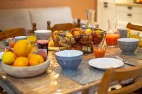 Centre Historique- FREE Parking-WIFI-CAMPAGNE CHIC- SLEEPNTRIPBEZIERS - B&B Béziers