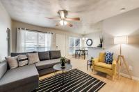 B&B Dallas - Insta-Worthy Flat and Arboretum Tickets Included - Bed and Breakfast Dallas