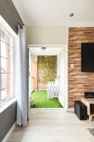 Sunset View Apartment with Free Secure Parking in Central Location - B&B