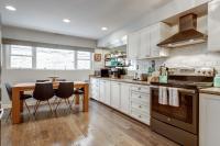 Charming & Bright Multilevel Townhome with Parking - Bed and Breakfast Chicago