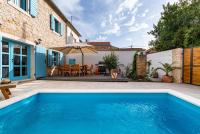 Hidden Gem holiday home with pool - Chambres d'hôtes Zadar