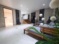 CHALET LA LOUVE, Courchevel 1650- 15 personnes Jacuzzi et Hammam Pistes 70 m,commerces 50m - B&B Courchevel 1550