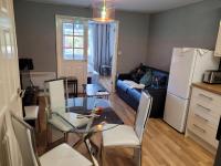 RentUnique Central Caledonian 1 bed with parking cosy retreat - Bed and Breakfast Crawley