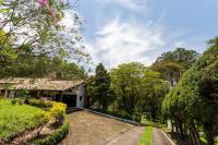 Sítio com piscina, área arborizada e lazer - B&B Jacareí