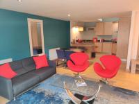 West End & EICC with Parking - B&B