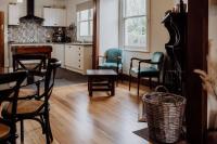 Cottage on Groom - St Marys Charm and Convenience! - B&B Saint Marys