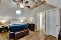 Old Town Elegance Awaits You in This Classic Chicago Stunner! apts - B&B Chicago