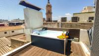 Studio Apartment with Rooftop and Spa Bath 