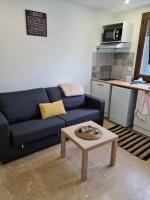 Studio bien équipé et indépendant avec véranda commune - B&B Neuilly-sur-Marne