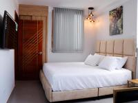B&B Cartago - HOTEL GOLDEN CARTAGO - Bed and Breakfast Cartago