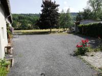 Grand gite 14 personnes ,cour ,salle de jeux, proche du village , commerces - B&B