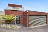 Elegant 2BR Family Home - Aircon - 5min to Beach - B&B