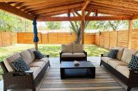 B&B San Antonio - The Retreat at Rigsby-All new 3bdrm/2.5 bath - Bed and Breakfast San Antonio