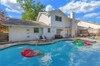 B&B San Antonio - Luxury Home- Heated Pool Hot tub - Games - Pet Friendly - Bed and Breakfast San Antonio