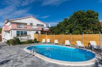 B&B Galovac - Holiday Home Maroko, with private pool - Bed and Breakfast Galovac