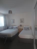 Zweibettzimmer mit Dusche