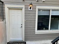 Spacious Burnaby Guest Home - B&B