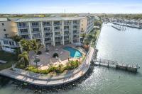 Oceanfront Luxury Condo! Mins to beach! Rum Bar Next Door! - Ferienwohnung Saint Petersburg