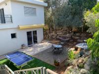 Alma BaHar - charming 2 bdrm house with garden עלמה בהר - דירת אירוח בלב גן פורח - Chambres d'hôtes Zikhron Ya‘aqov