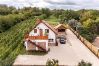 Kapocs Apartmanház - B&B