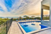 Intimate secluded Luxury Villa Cambello, GORGEOUS SEA VIEW in Croatia - Chambres d'hôtes Kaštel Kambelovac
